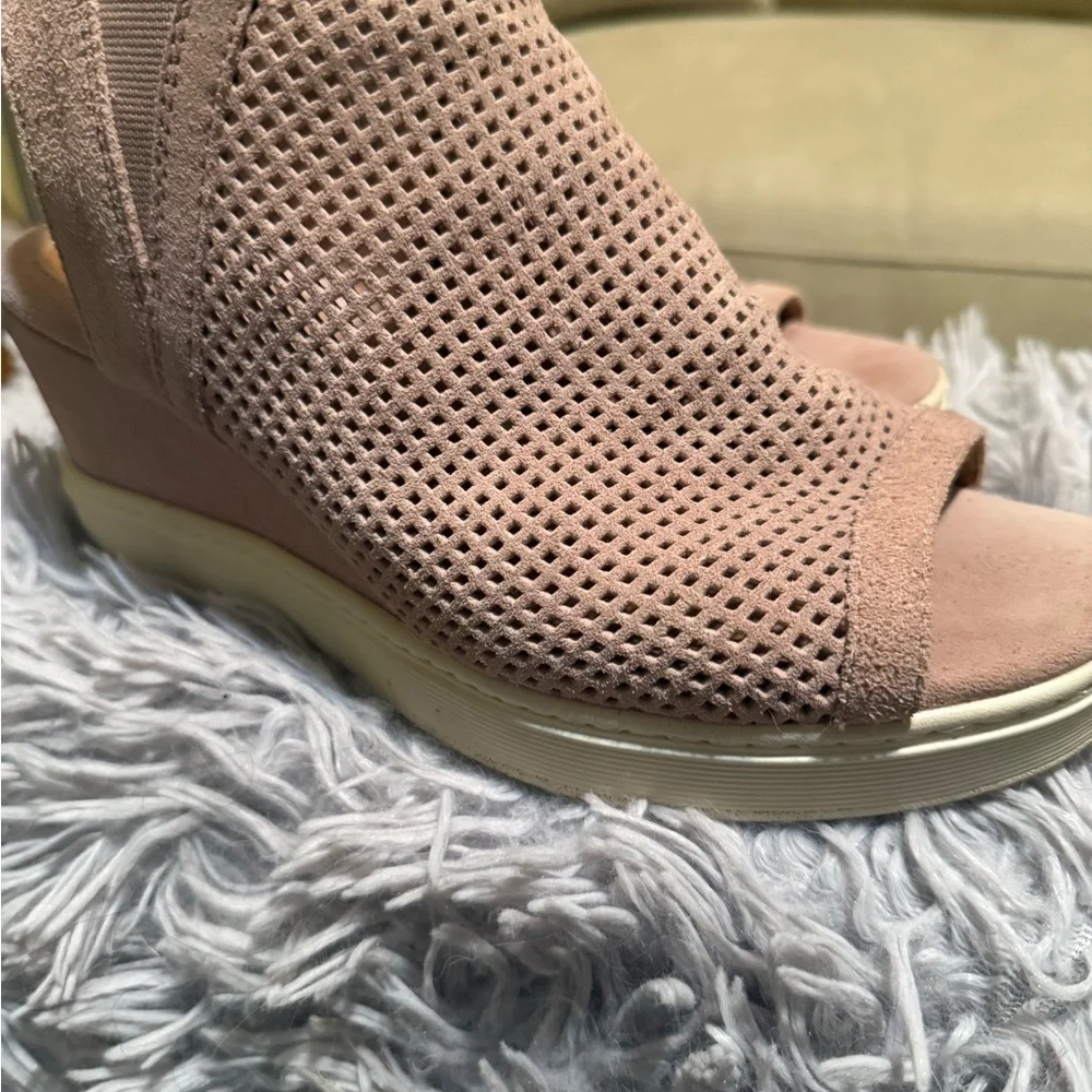 Sofft‎ Blush Peep-Toe Wedges
